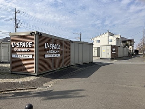 ユースペース守谷松ケ丘店 守谷イオンショッピングセンター駐車場出入口からすぐです。