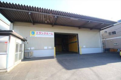 トランクマン草加北谷店 セコム対応、室内型のコンテナです。