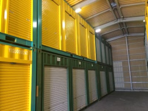 トランクマン東保木間 室内には換気扇、照明がついています。