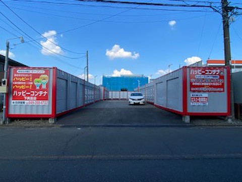 ハッピーコンテナ下奥富店 場内通路がゆったりしており、お車を目の前まで乗り入れできます