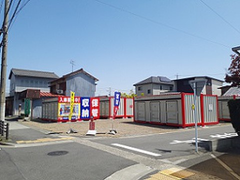 レンタルコンテナ稲沢町Ⅱ 眼鏡市場稲沢店さんから西へ150ｍ、愛知銀行 稲沢支店さん向かい