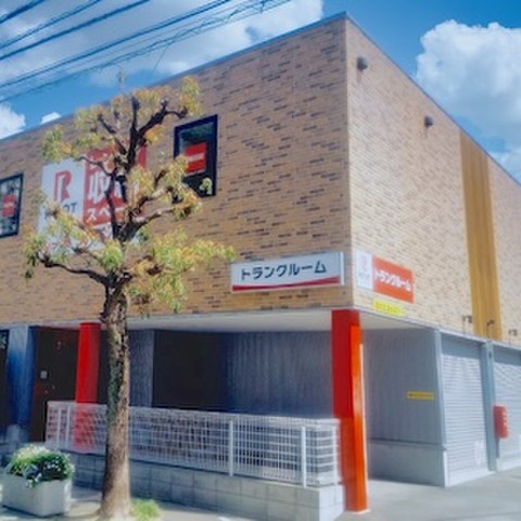 三鷹市役所北ルートストレージ 建物外観です。