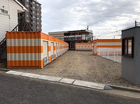 オレンジコンテナ小田原中町 通路広々設計です
