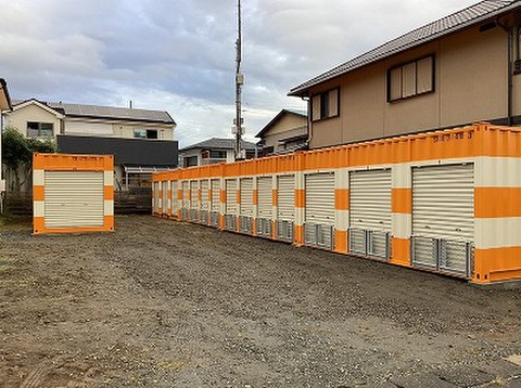 オレンジコンテナ小田原早川 通路広々設計です
