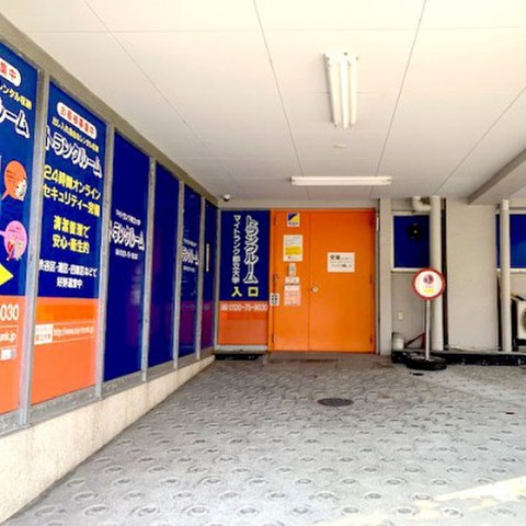 マイトランク都立大学 こちらの建物の1階です。専用駐車場有