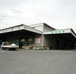 押入れ産業 名阪伊賀店 大きな倉庫で目立つ建物です。