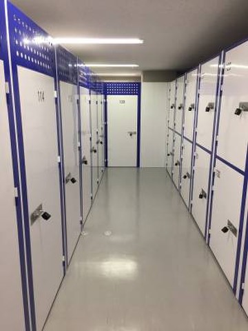 サンタス　セルフストレージ小倉２３号館