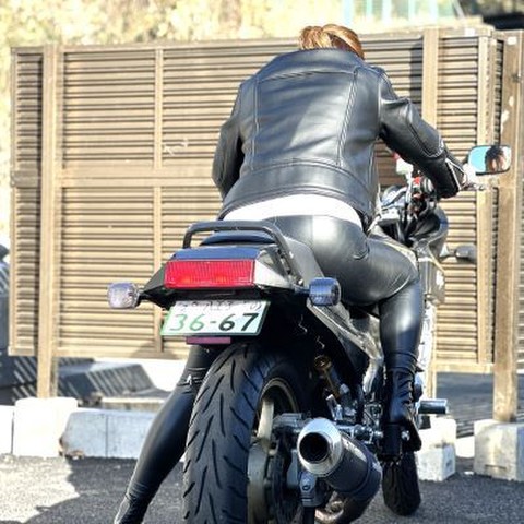 多摩地区バイクガレージ　万町Ⅱ　5区画BG 徹底的にバイカーに特化しました。フルフラットで乗車のまま入出庫