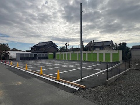 大山町レンタルボックス 豊橋市大山町字西大山54番地
（南隣が山本住建の事務所です）