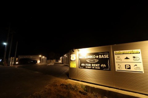 MATSUMIKO BASE 防犯設備・照明・コンセント・専用洗車場付きの大型レンタルガレージ