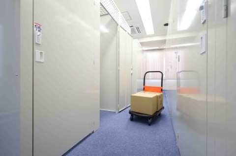 ｉＢＯＸ宇都宮 宿郷店 内装はきれいなじゅうたん。定期的に清掃をしております。