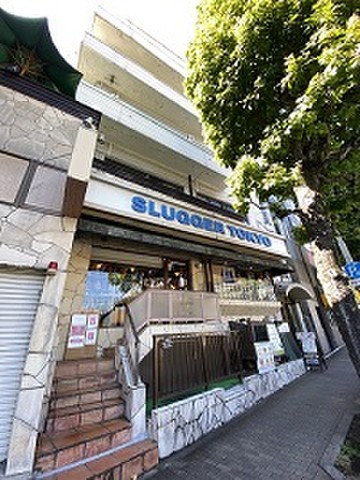 DANトランク　国立競技場前店 建物外観