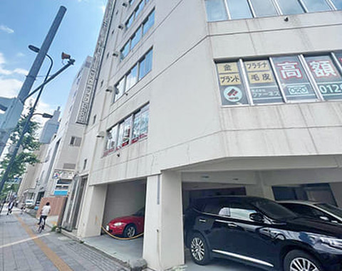 ホワイトストレージ　札幌西18丁目駅前