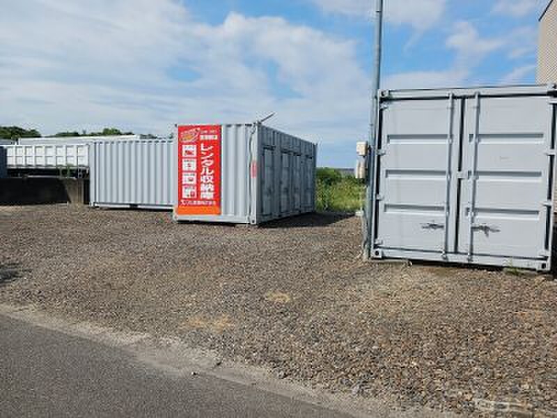 イナバボックス コンテナスクエア空港前店 外観