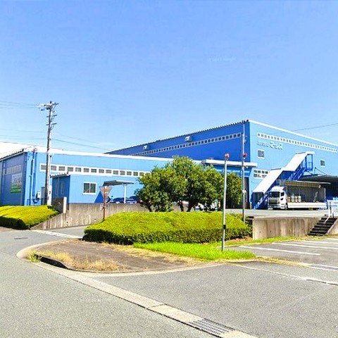 押入れ産業 浜松店 浜松西インターから車で3分。青い建物が建物が目印です。