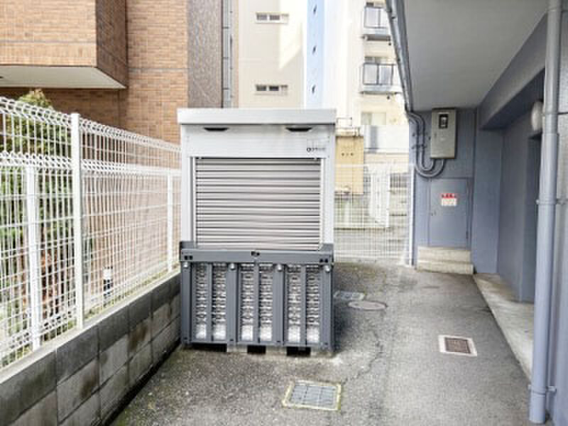 イナバボックス シェローバイクパーク千船駅南 外観