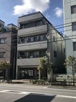 モアストレージ文京大塚 東京健生病院の隣の建物１F、恩田米店の奥になります。