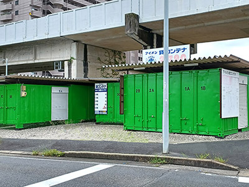 イナバボックス アイメン 赤重コンテナ 外観