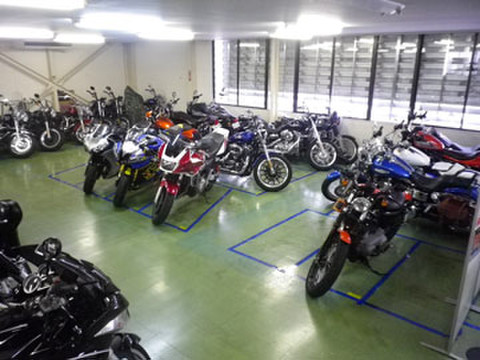 イーグルスター２F　オートバイガレージ 営業時間外の出し入れは要予約、有料(税別1500円)となります。