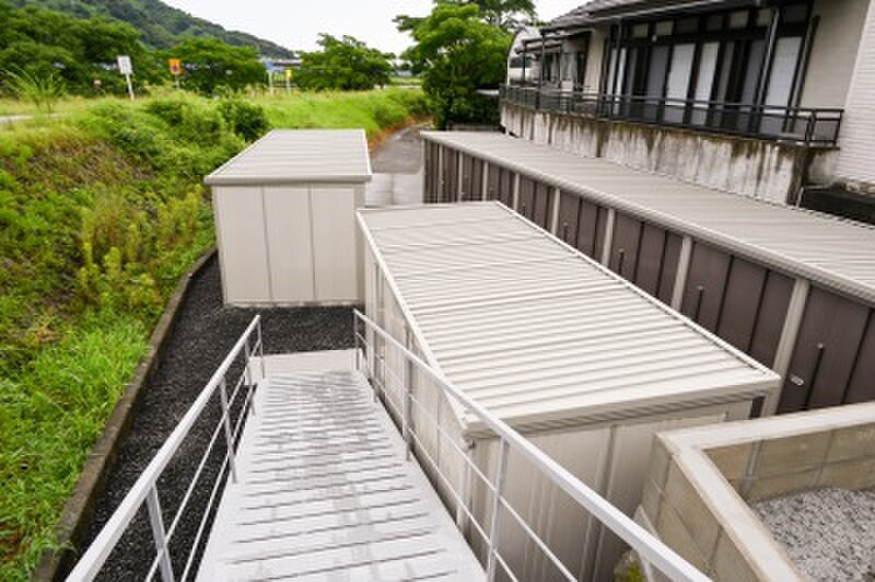 収納ピット 松山市森松トランクルーム 外観