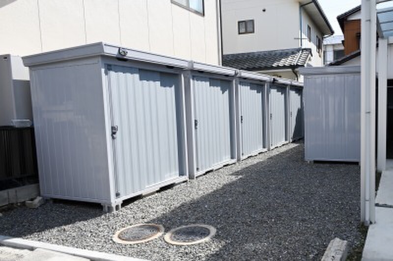 収納ピット 松山市中村トランクルーム 外観